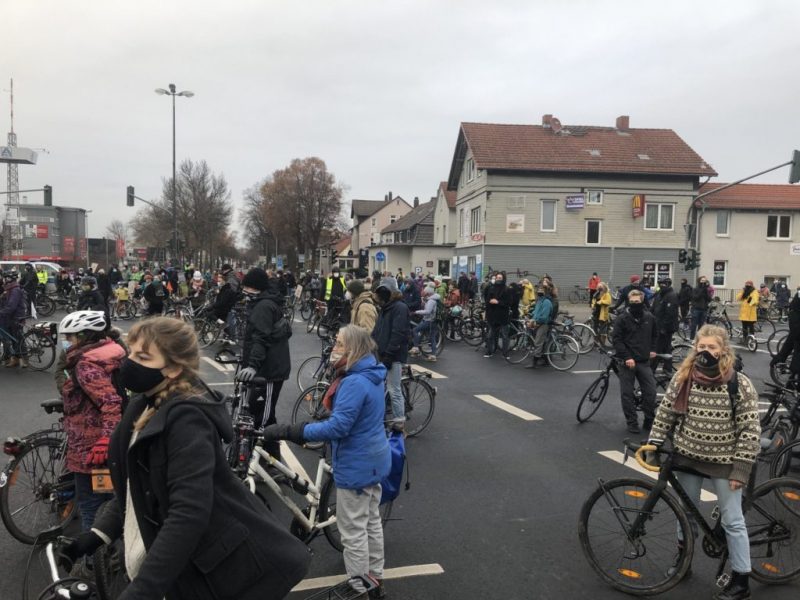Fahrraddemo-12.12.2020-Kreuzung-scaled-e1607869952328